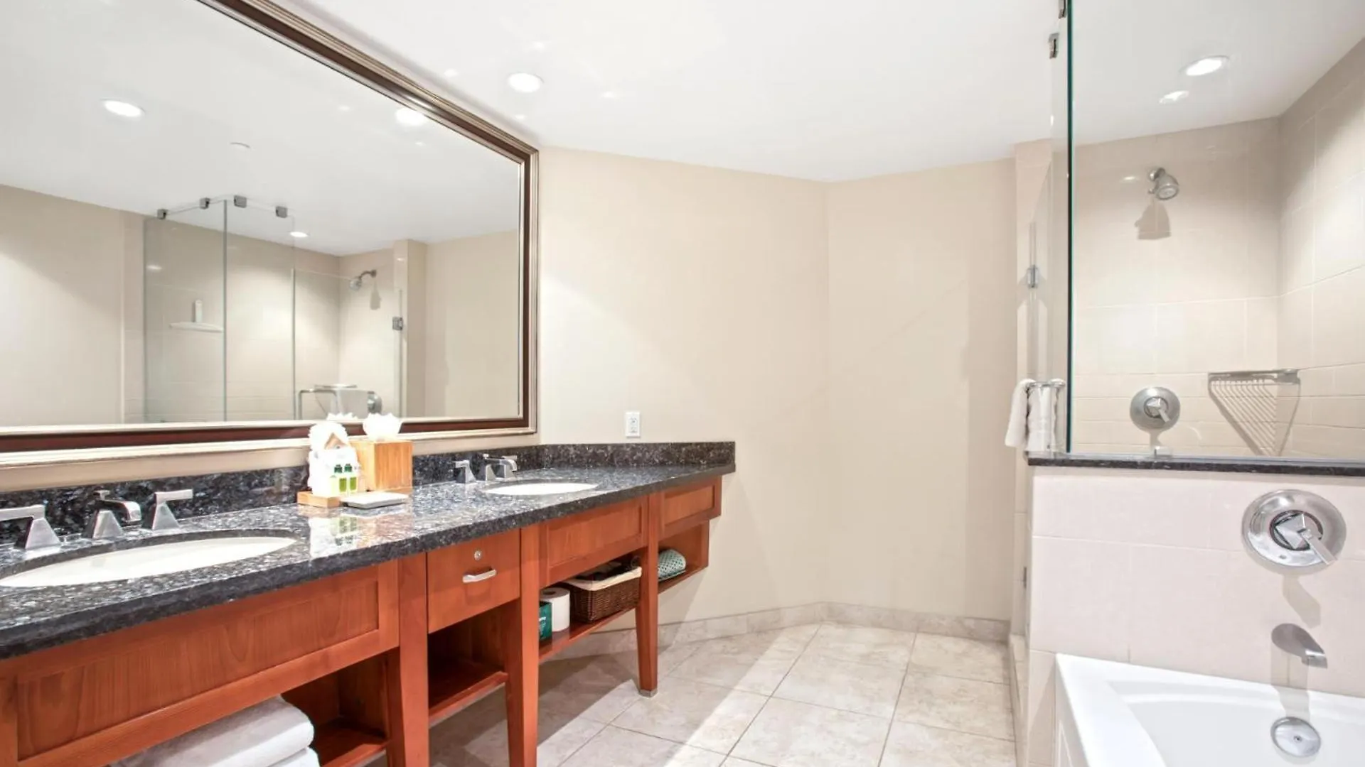 Kbm Resorts Spacious Ocean View 2-Bedroom Honua Kai Collection Multi Unit Listing Same Floor 2 Free Rental Cars Hkk-53739 Kaanapali